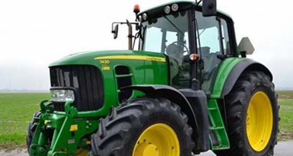 John Deere 7430